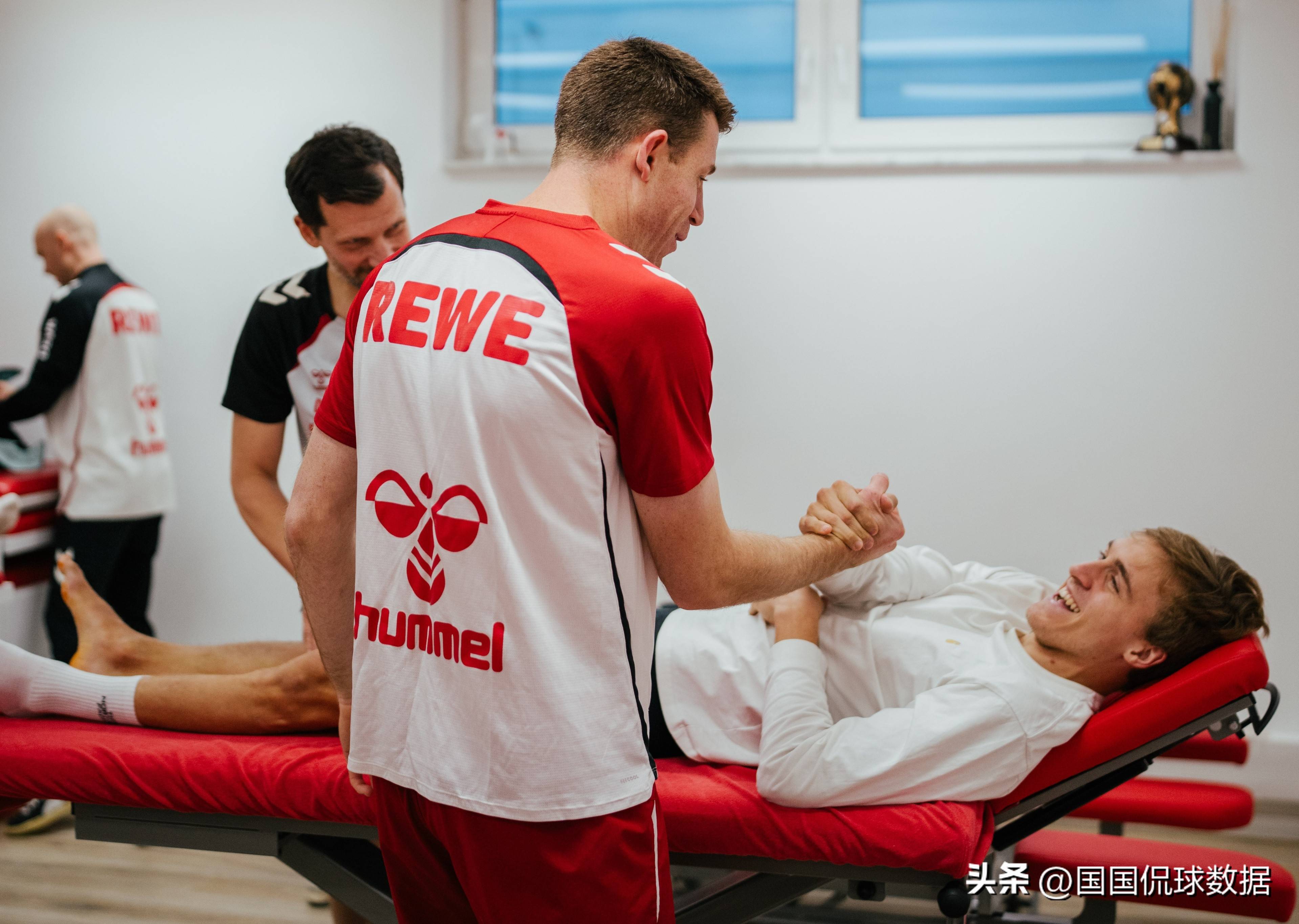 包含法兰克福复出首秀备战西甲国际比赛日多特蒙德调整名单以备足总杯之后，风云突变阿森纳今夜遗憾出局的词条星空登录